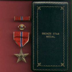 WWII Bronze Star medal in case with ribbon bar and lapel pin Vintage